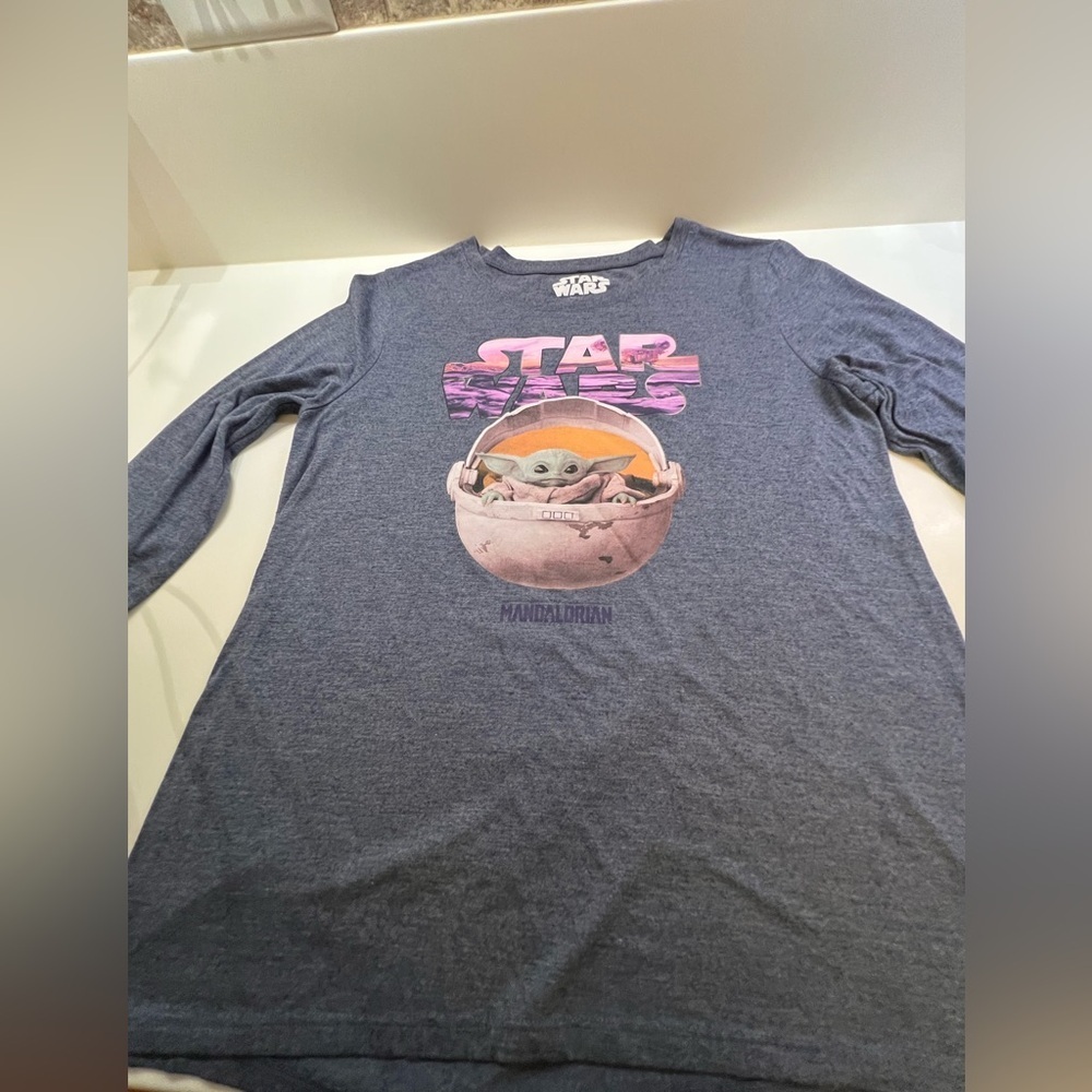 STAR WARS Mandalorian Yoda Men’s Small Long Sleeve T-Shirt Denim Blue Background